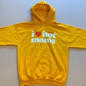 Danny Duncan ‘I ❤️ Hot Moms’ hoodie